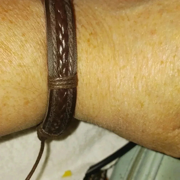 Handmade Leather Unisex Bracelet - Picture 2 of 4